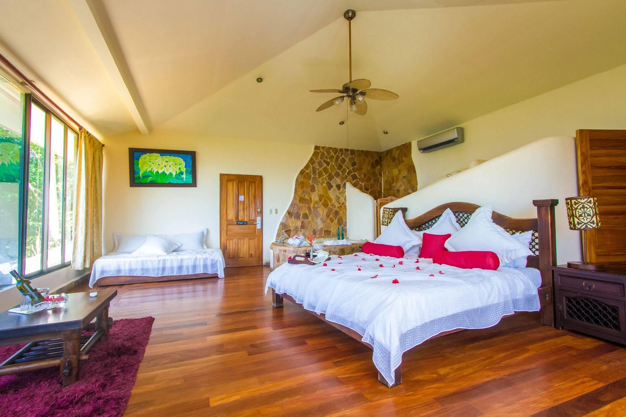 Issimo Suites Boutique Hotel & Spa - Adults Only Manuel Antonio Extérieur photo